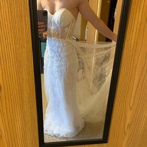 Wedding dress